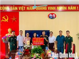 Trao quà hỗ trợ các trường học bị ảnh hưởng bởi bão số 11 trên địa bàn tỉnh Thái Nguyên